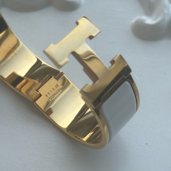 Hermes Bracelet- Circumference: Circumference: 6.9" | Width: 0.79" - Picture 8 of 13
